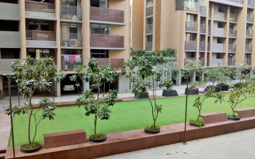 3BHK FLAT- RENT- FAMILY- DRIVE IN ROAD- RR611
