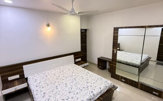 4BHK FLAT- RENT- FAMILY- BACHELORS- C G ROAD- RR616