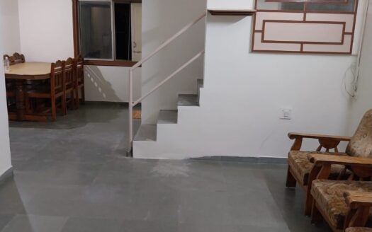 3BHK PENTHOUSE- RENT- FAMILY- GIRLS- THALTEJ- RR131